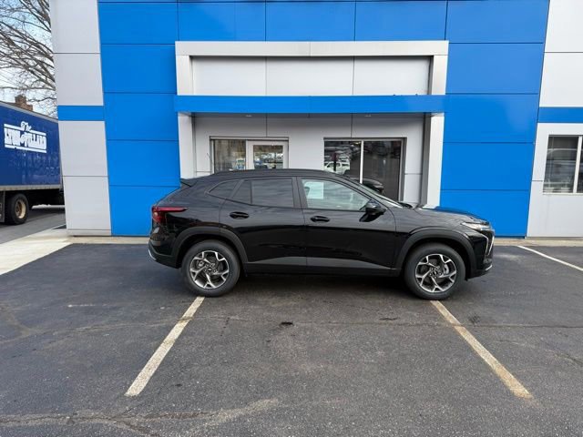 New 2026 Chevrolet Trax LT w/ Sunroof Package FWD image 4