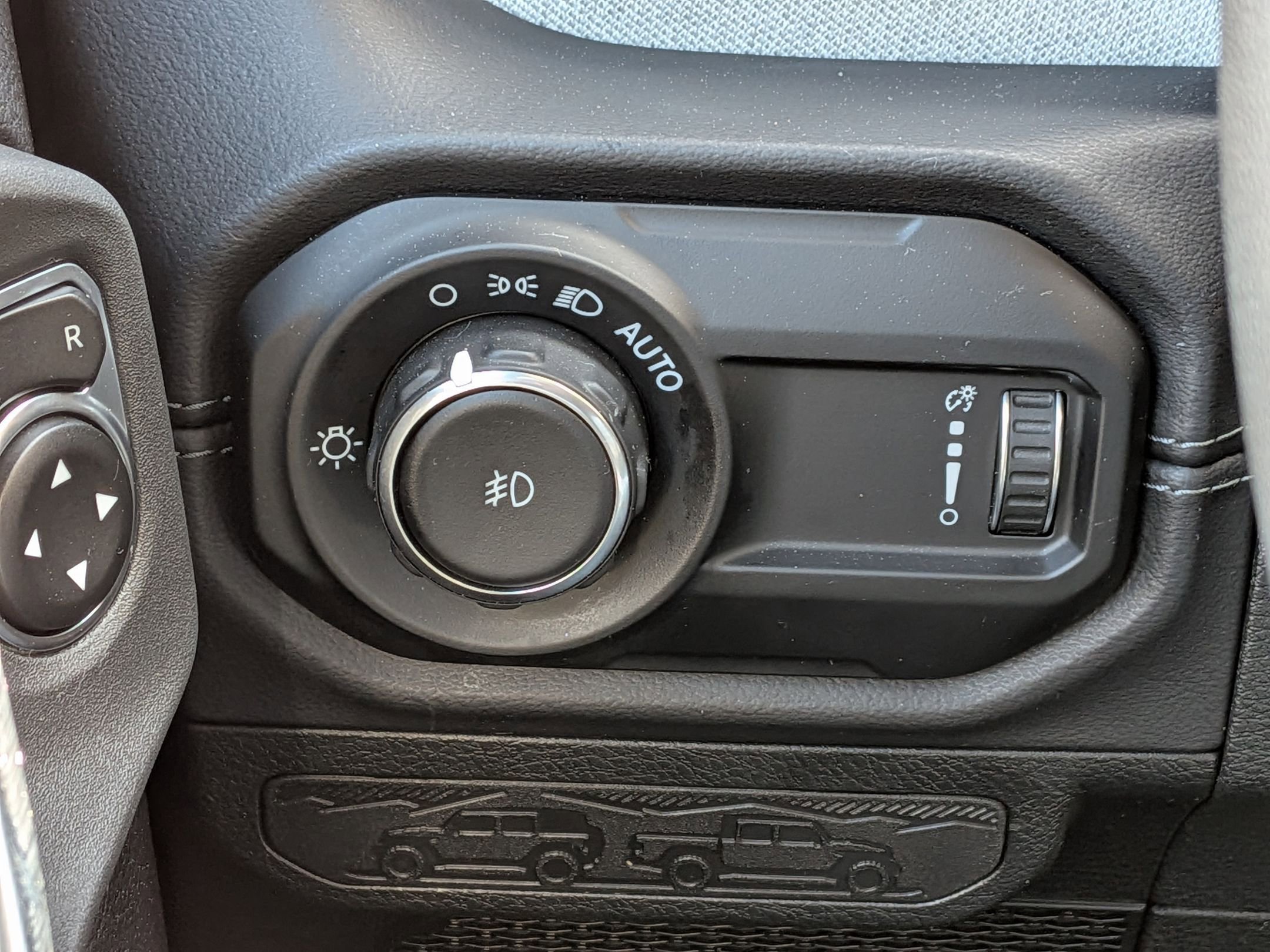 Used 2025 Jeep Wrangler Sahara AWD/4WD image 16