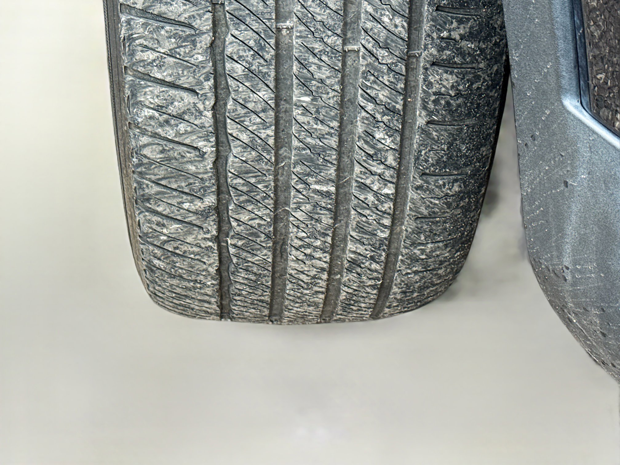 Used 2023 Volvo XC40 B5 Plus image 43