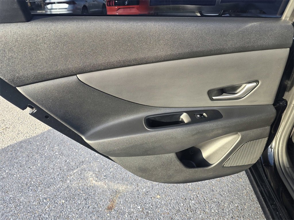 Used 2023 Hyundai Elantra Limited w/ Cargo Package image 13