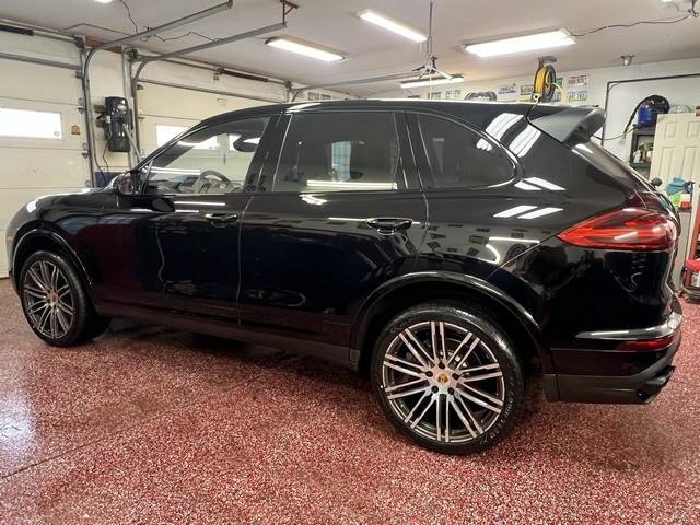 Used 2018 Porsche Cayenne Platinum Edition image 2