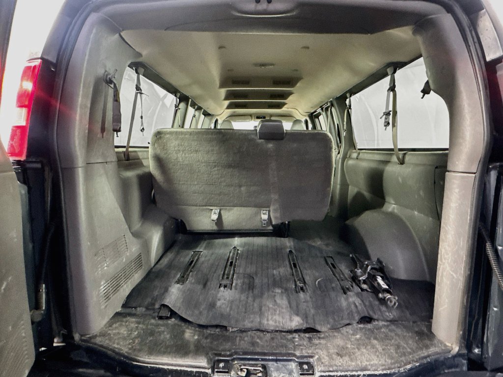 Used 2017 Chevrolet Express 3500 LS RWD image 27