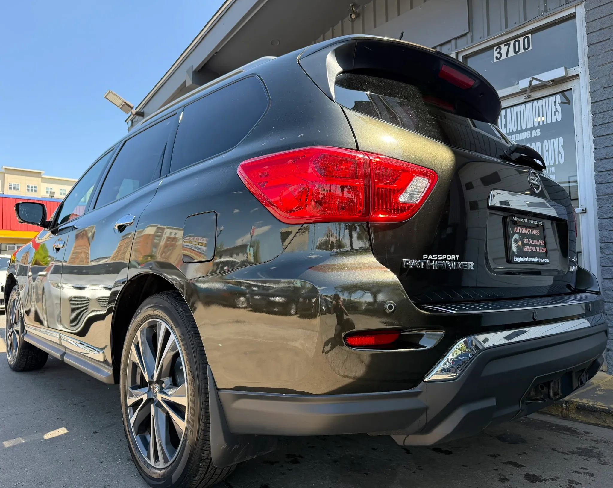 Used 2017 Nissan Pathfinder Platinum w/ Cargo Package AWD/4WD image 5