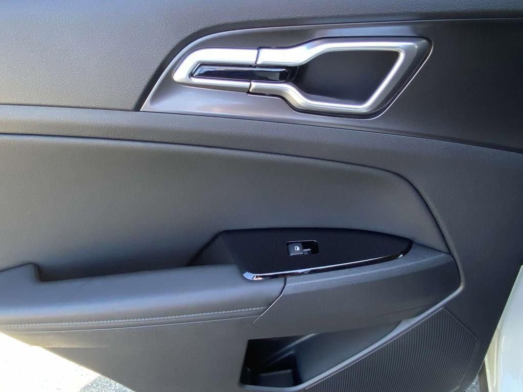 New 2025 Kia Sportage EX image 10
