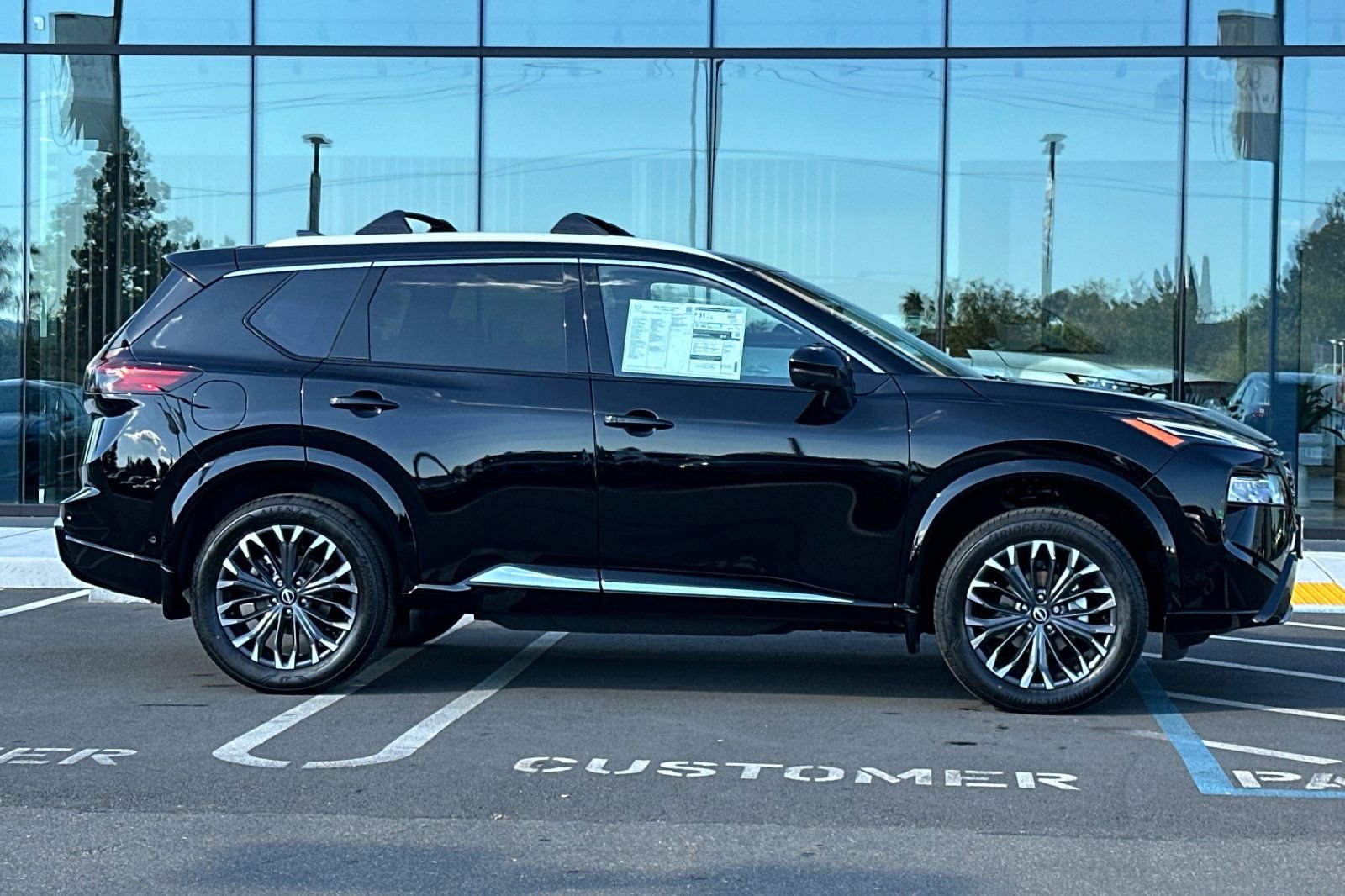 New 2026 Nissan Rogue Platinum w/ Platinum Premium Package image 3