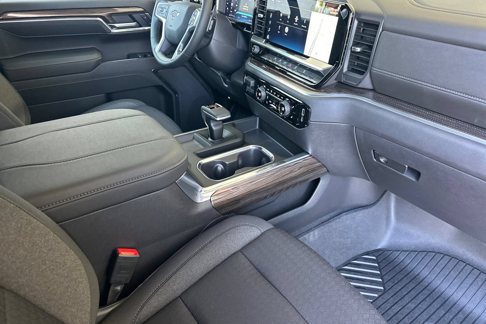 New 2026 Chevrolet Silverado 1500 LT Trail Boss w/ Dark Appearance Package AWD/4WD image 16