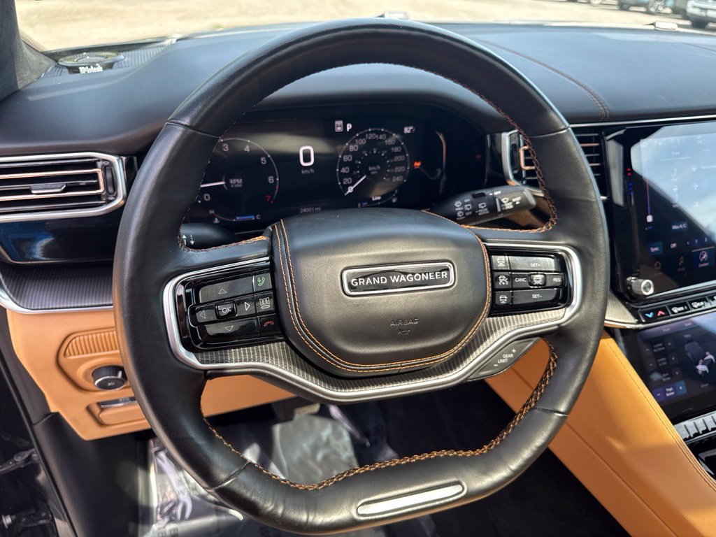 Used 2025 Jeep Grand Wagoneer L Series III w/ Rear Seat Video Group 1 AWD/4WD image 16
