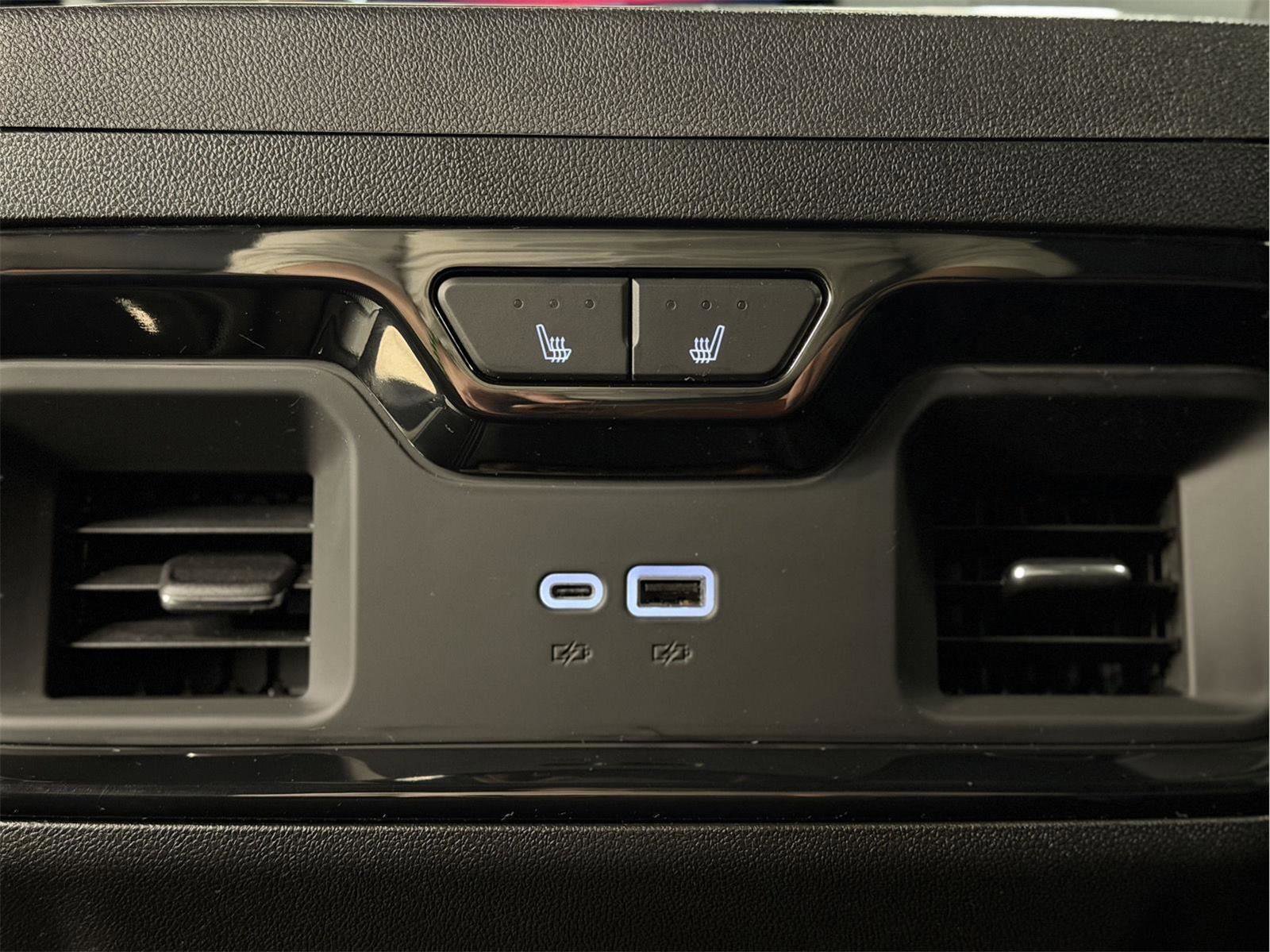 Certified 2024 GMC Sierra 1500 AT4 w/ AT4 Premium Package AWD/4WD image 39