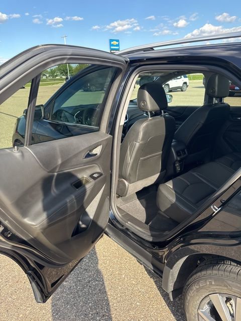 Used 2023 Chevrolet Equinox Premier image 32