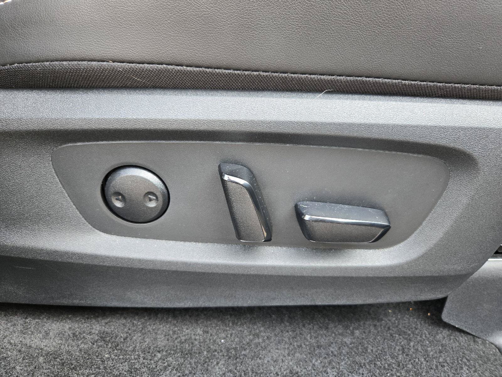 Used 2025 Nissan Pathfinder Platinum AWD/4WD image 25