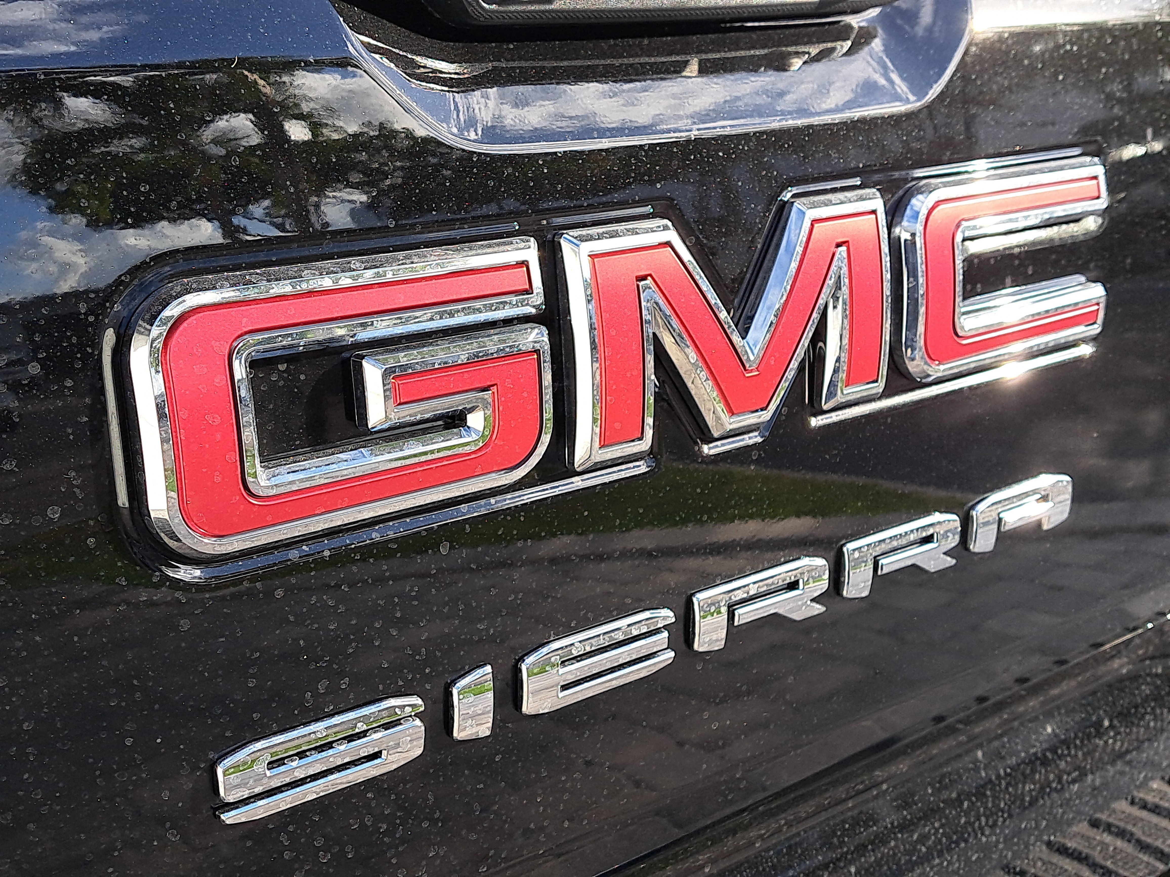 New 2026 GMC Sierra 1500 SLE w/ Preferred Package image 8
