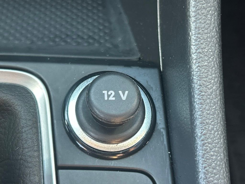 Used 2023 Volkswagen Jetta SE image 39