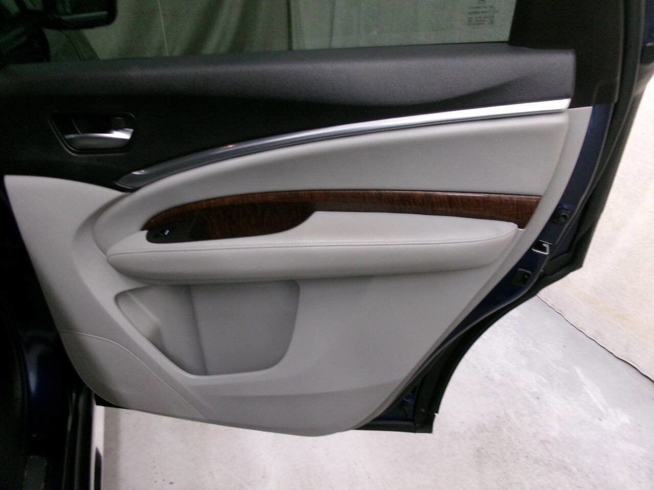 Used 2018 Acura MDX SH-AWD w/ Technology Package image 32