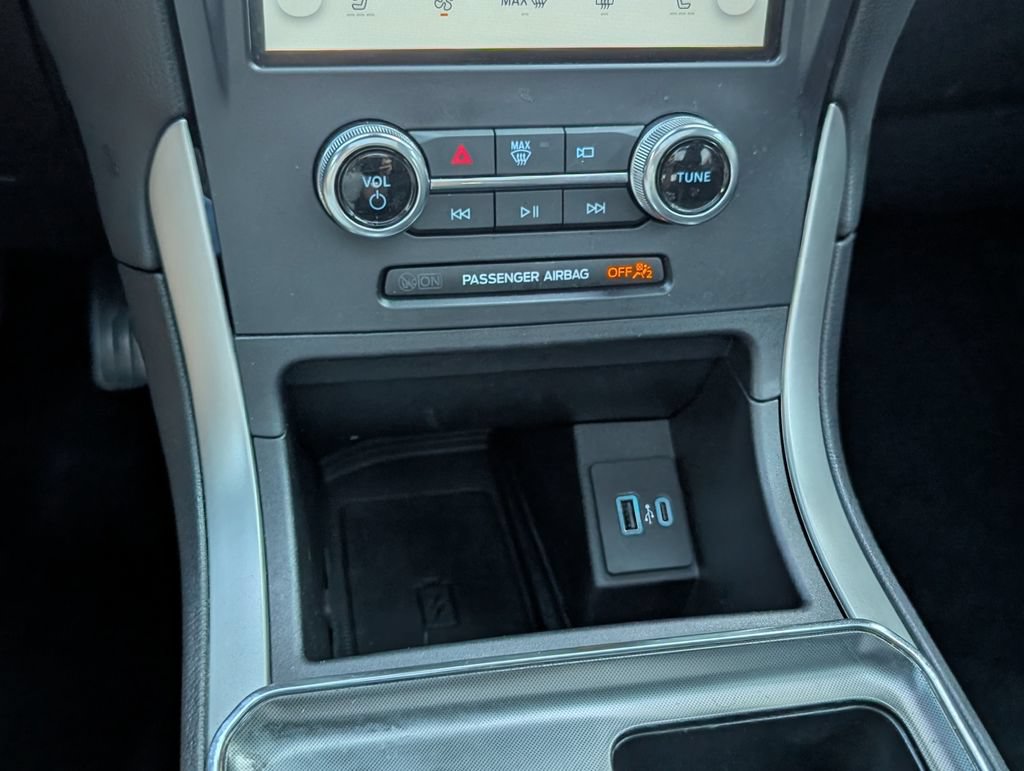 Used 2022 Ford Edge ST-Line w/ Class II Trailer Tow Package AWD/4WD image 9