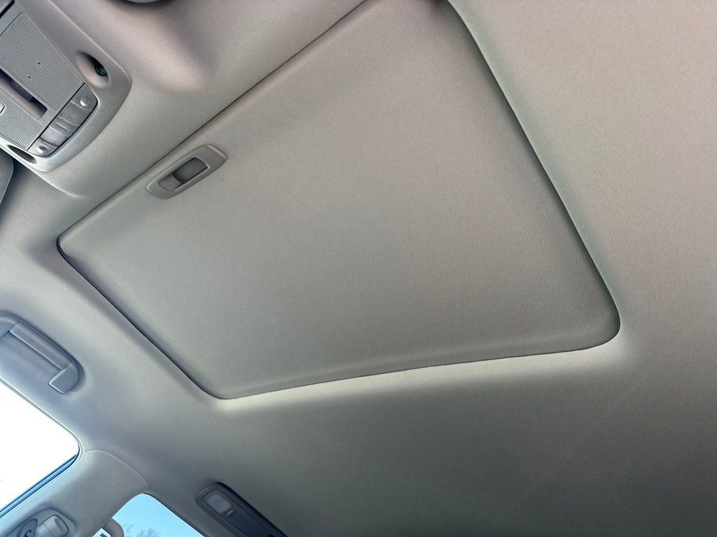 Used 2024 Nissan Armada SL image 28