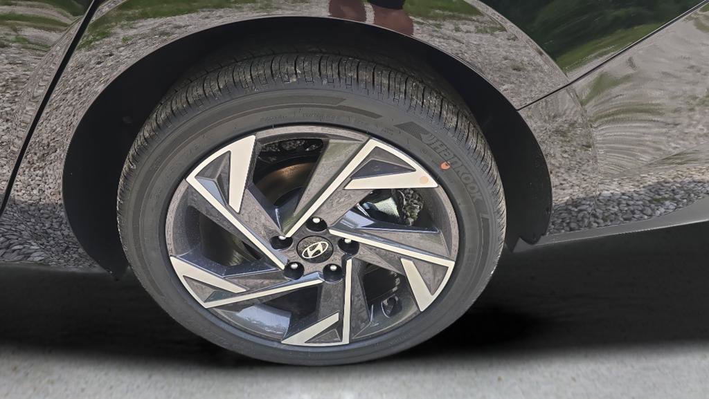New 2026 Hyundai Elantra Limited FWD image 30