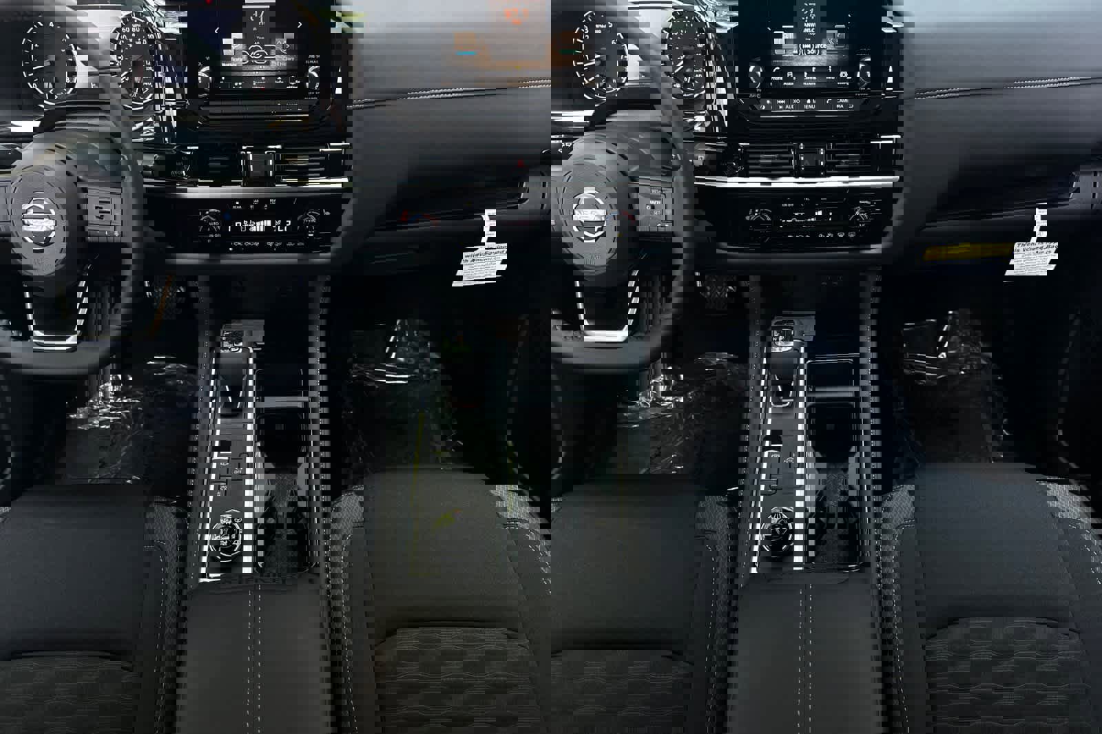 New 2025 Nissan Pathfinder SV image 4