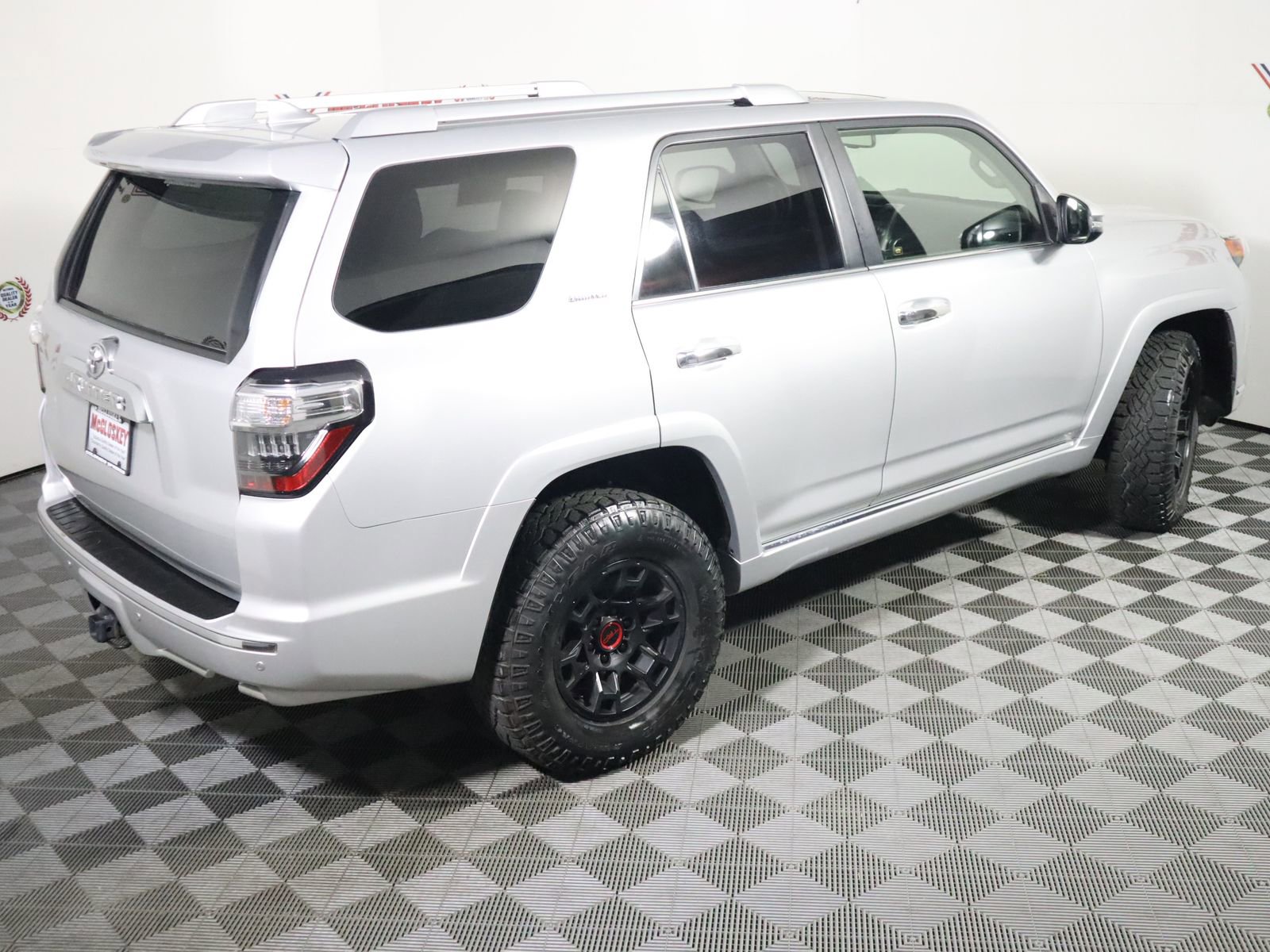 Used 2016 Toyota 4Runner Limited AWD/4WD image 4
