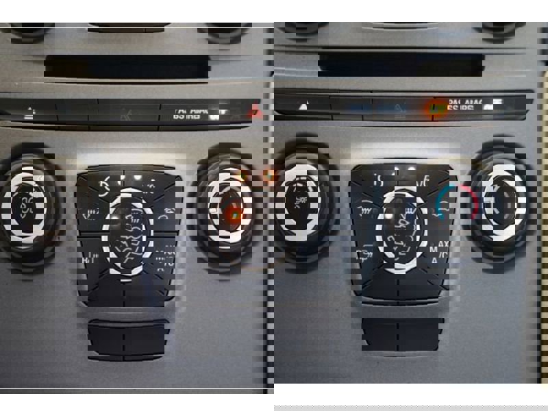 Used 2018 Ford Taurus SE image 23