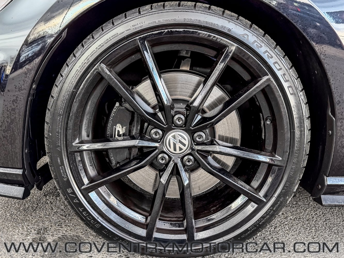 Used 2019 Volkswagen Golf R 4-Door image 11