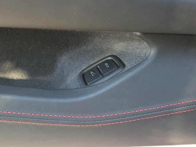 Used 2021 Chevrolet Corvette Stingray Premium Conv w/ Z51 Performance Package image 32