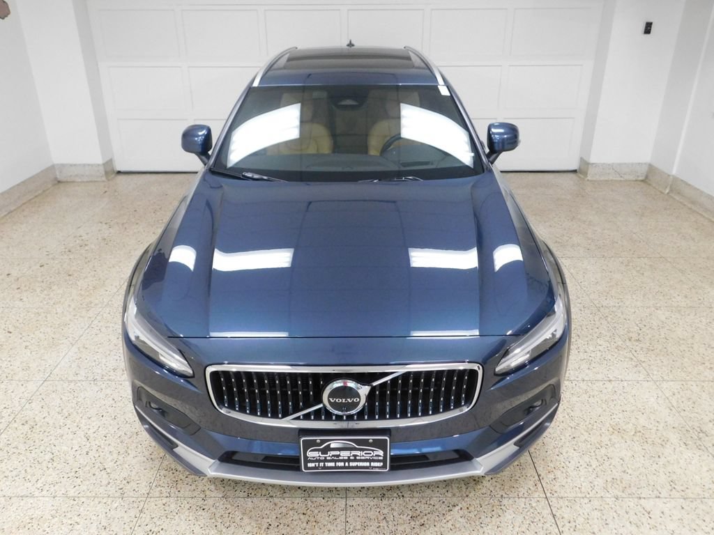 Used 2023 Volvo V90 B6 Cross Country Ultimate AWD/4WD image 8