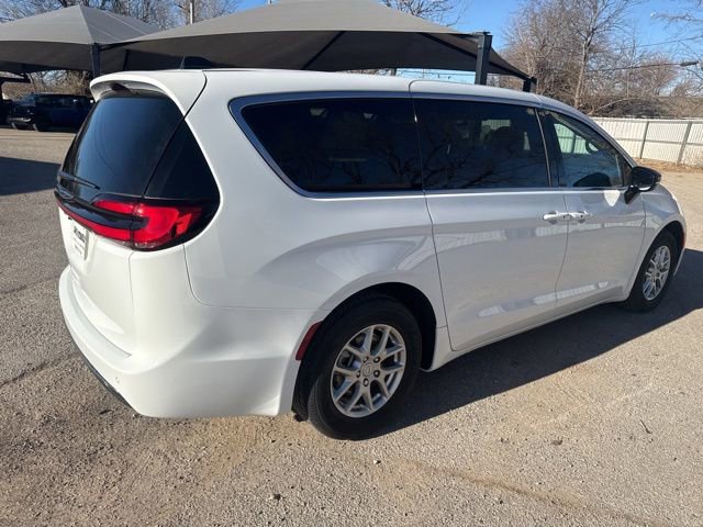 New 2026 Chrysler Pacifica Select image 6