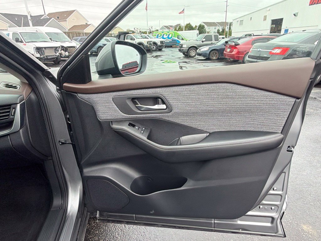 Used 2023 Nissan Rogue SV AWD/4WD image 41