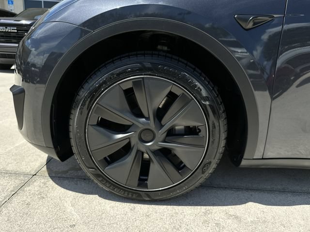 Used 2024 Tesla Model Y Long Range AWD/4WD image 18