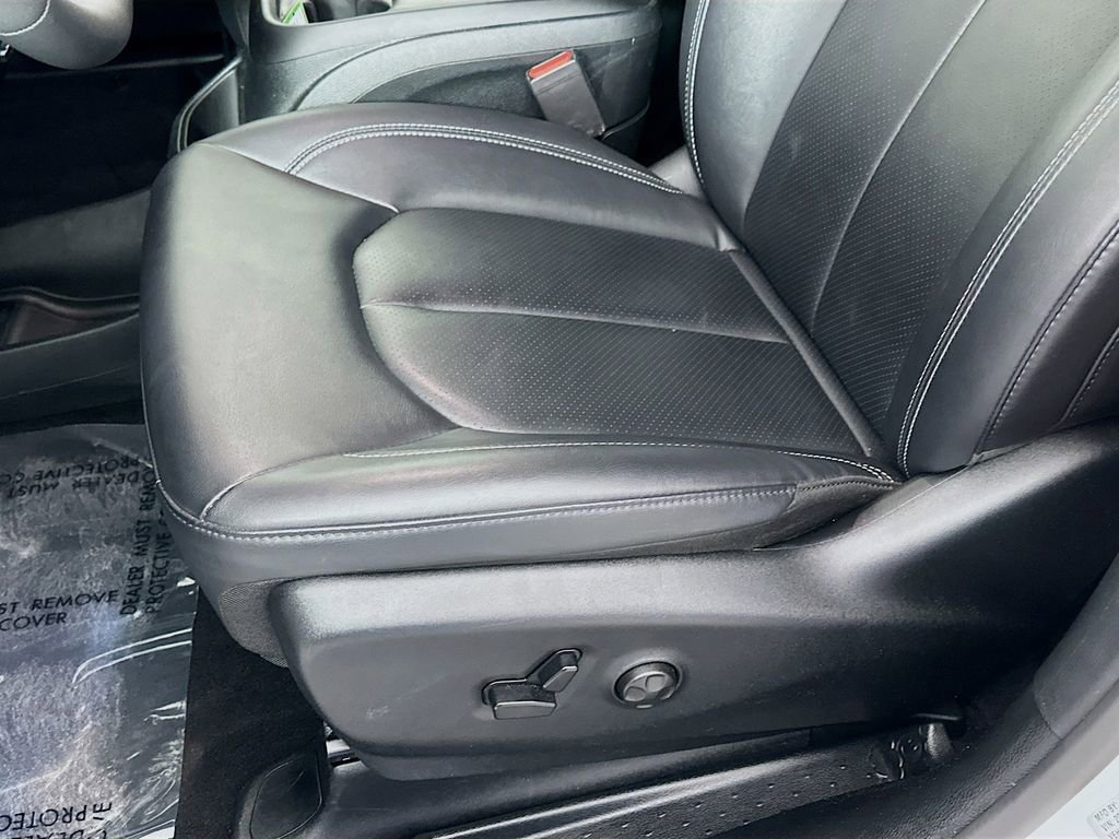 Used 2025 Chrysler Pacifica Select FWD image 26