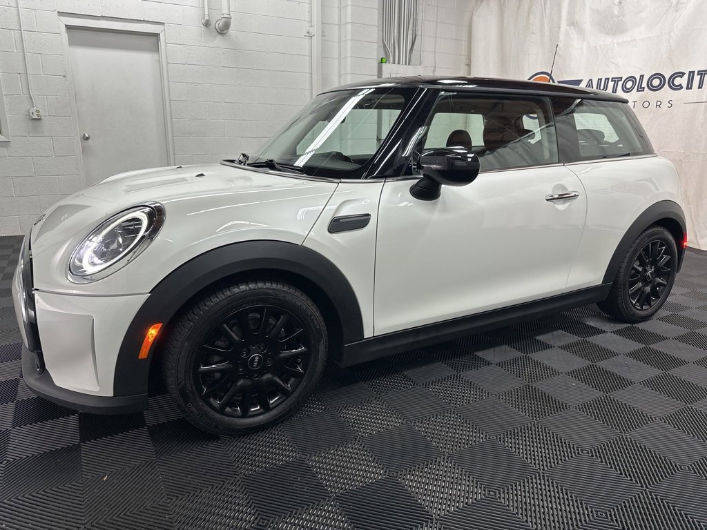 Used 2023 MINI Cooper 2-Door Hardtop image 5
