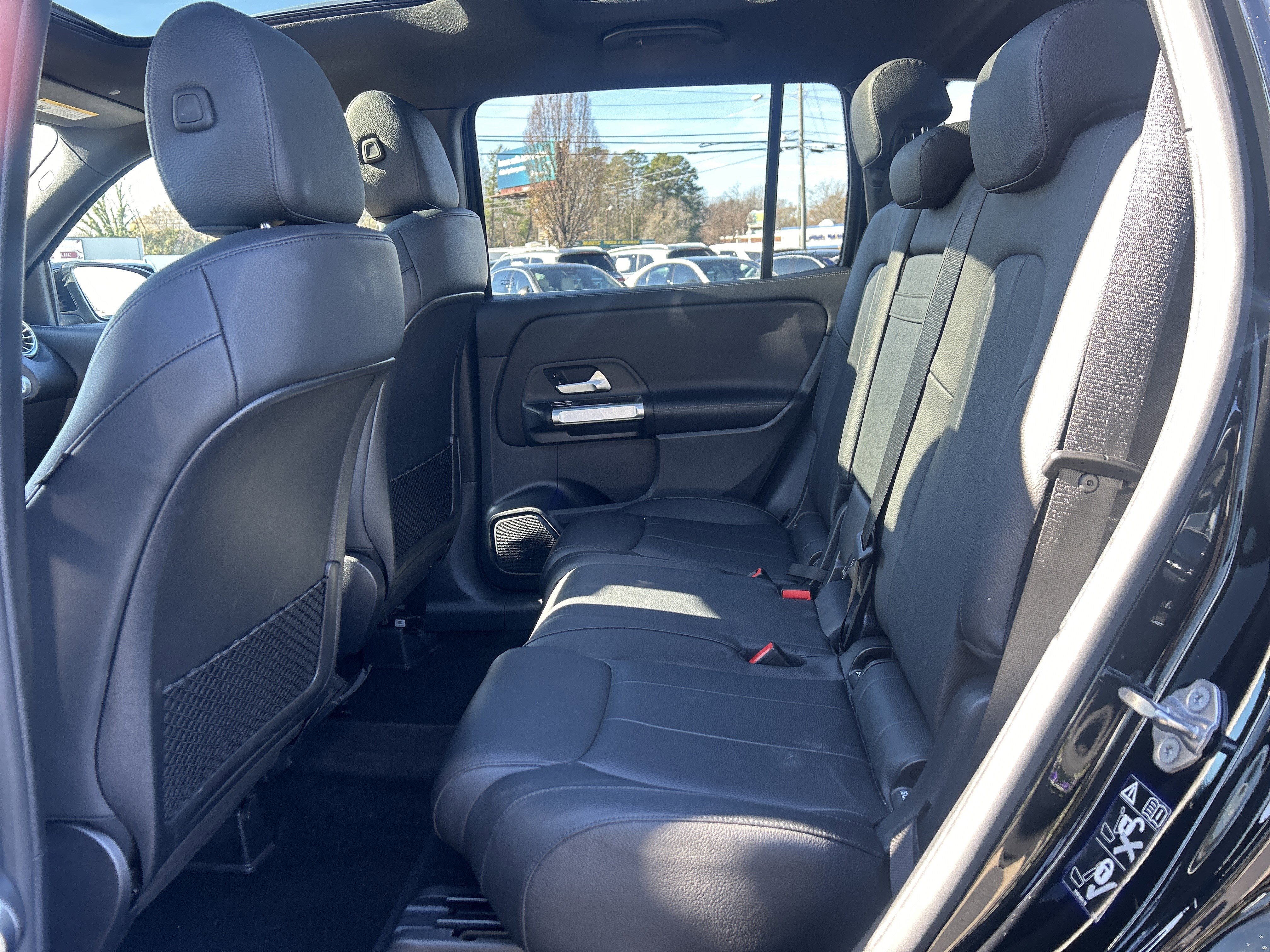 Used 2022 Mercedes-Benz GLB 250 w/ Premium Package Lite image 32