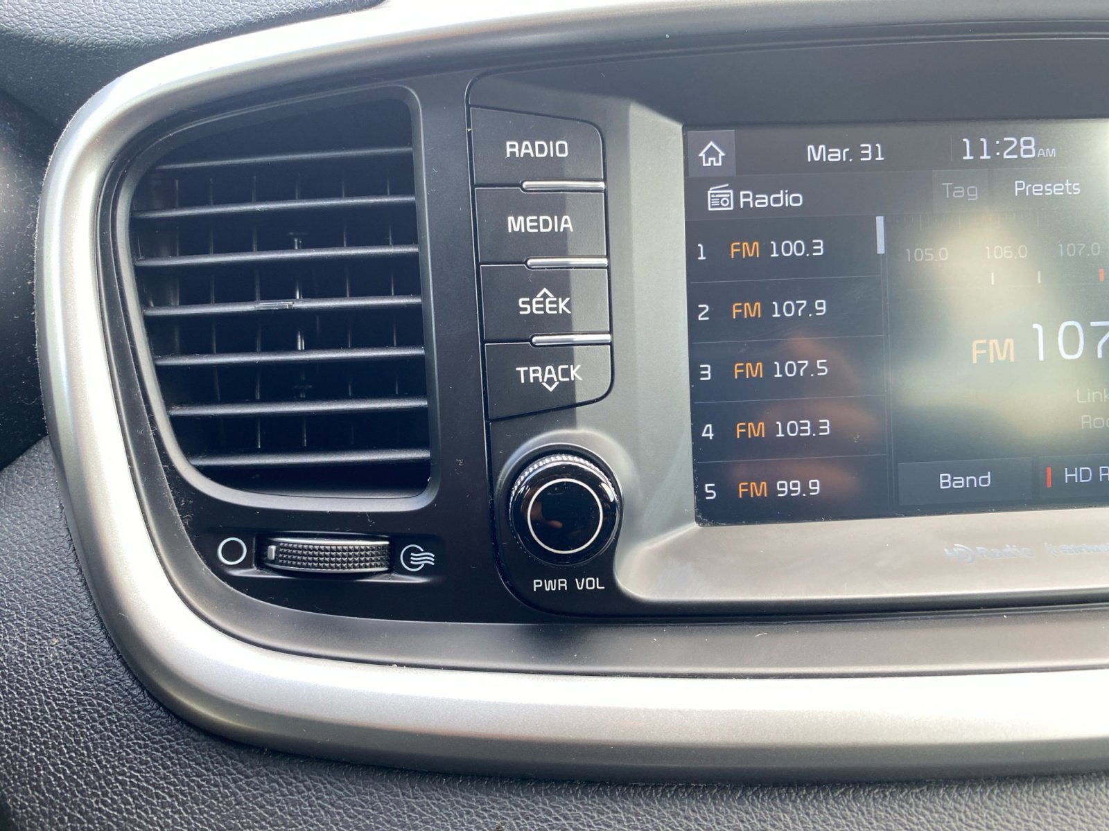 Used 2018 Kia Sorento LX image 17