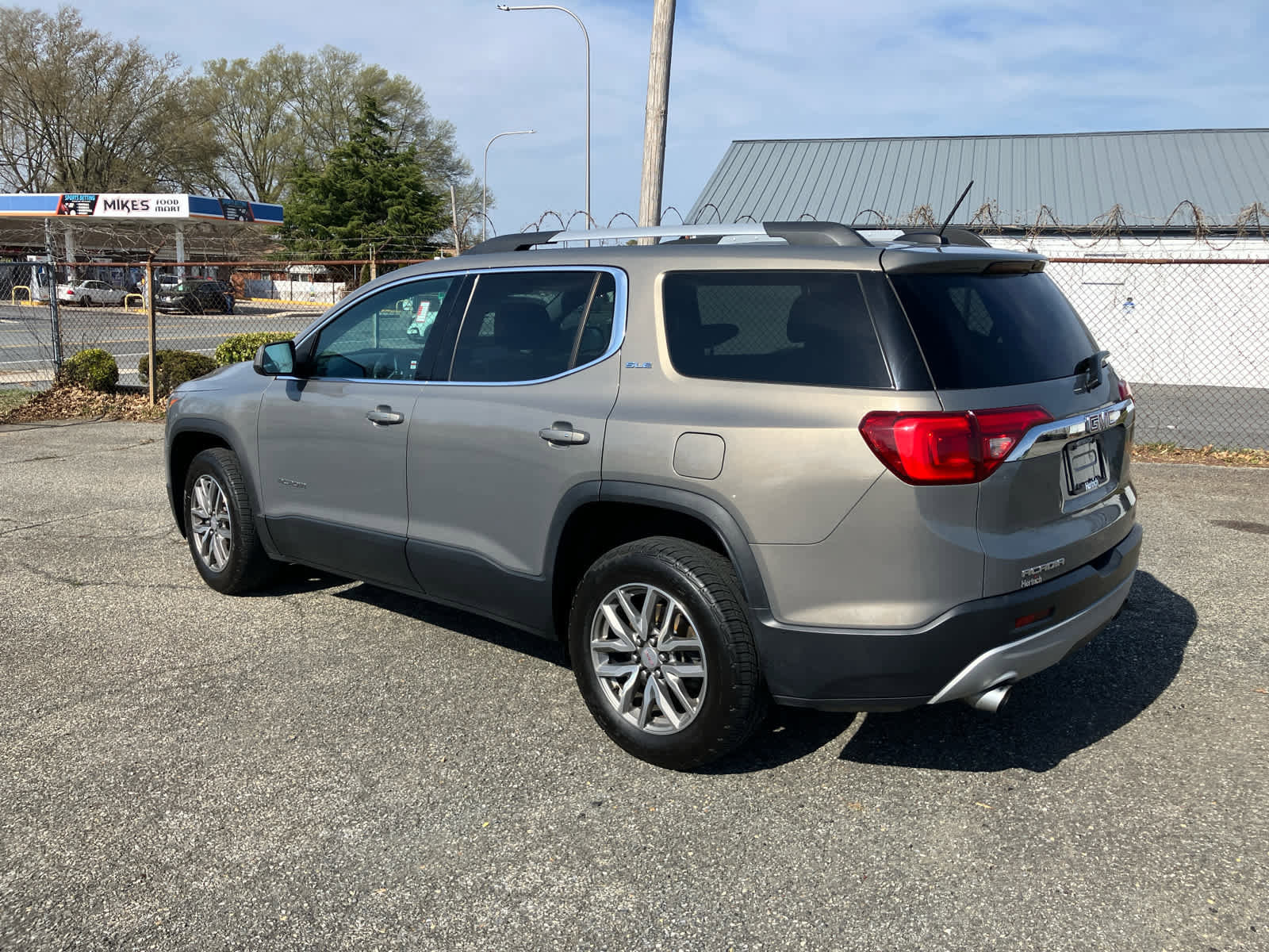 Used 2019 GMC Acadia SLE image 4