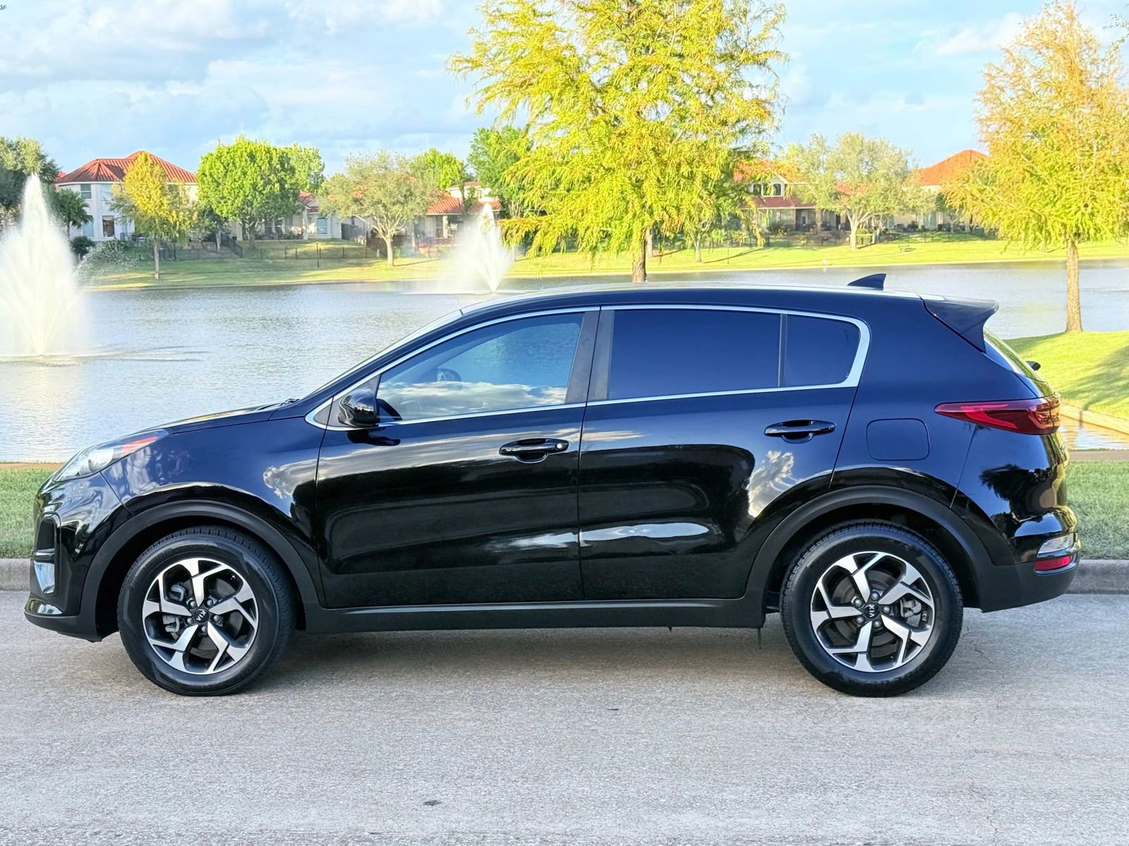 Used 2020 Kia Sportage LX image 10