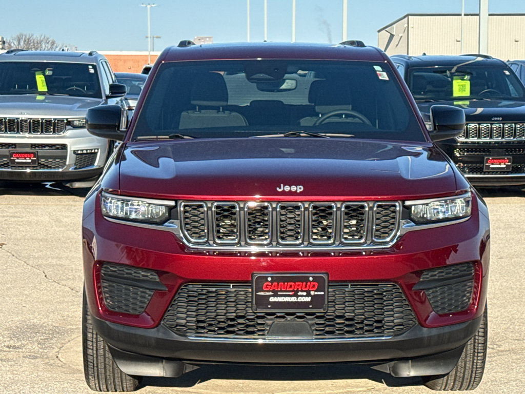 Used 2024 Jeep Grand Cherokee Laredo X w/ Luxury Tech Group I image 3