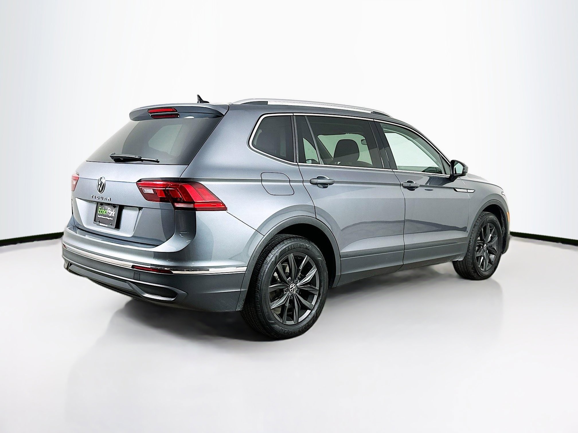 Used 2024 Volkswagen Tiguan SE image 9