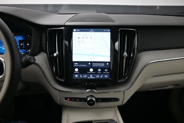 Used 2024 Volvo XC60 B5 Plus AWD/4WD image 13
