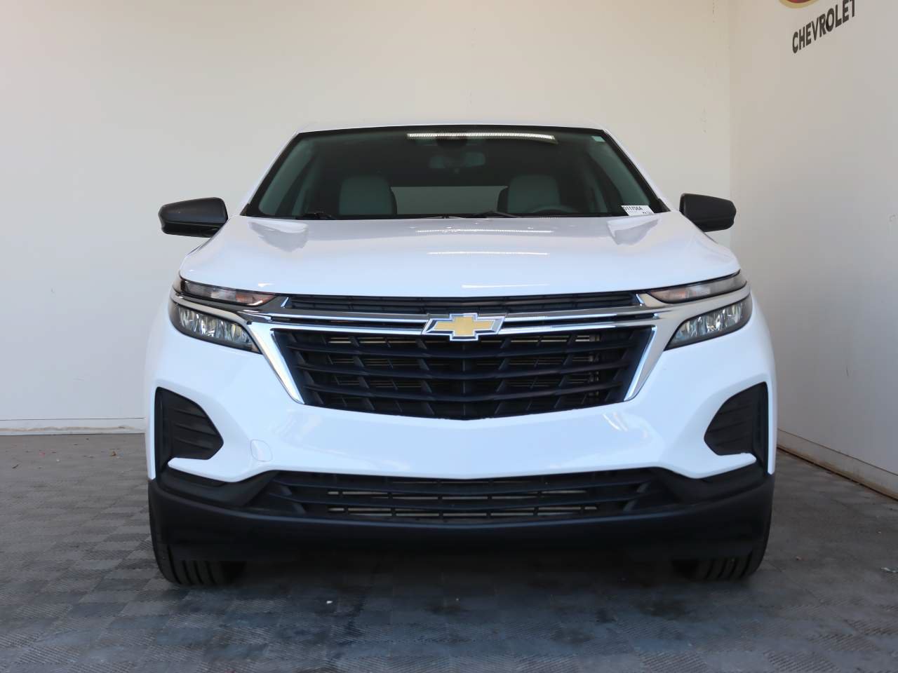 Used 2024 Chevrolet Equinox LS w/ LS Convenience Package FWD image 2