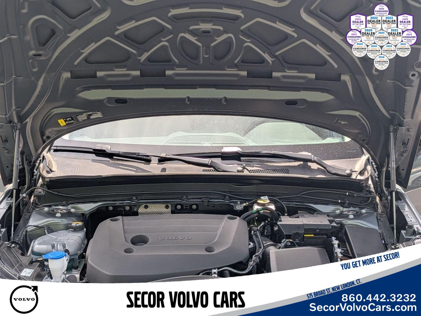 Certified 2026 Volvo XC40 B5 Plus AWD/4WD image 31
