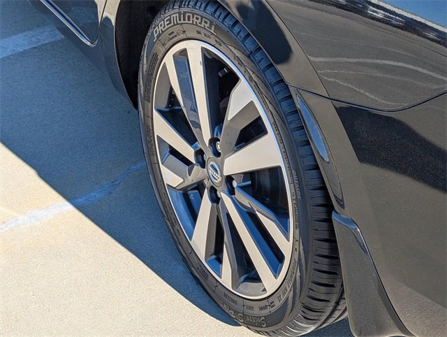 Used 2020 Nissan Versa SR w/ Convenience Package image 8