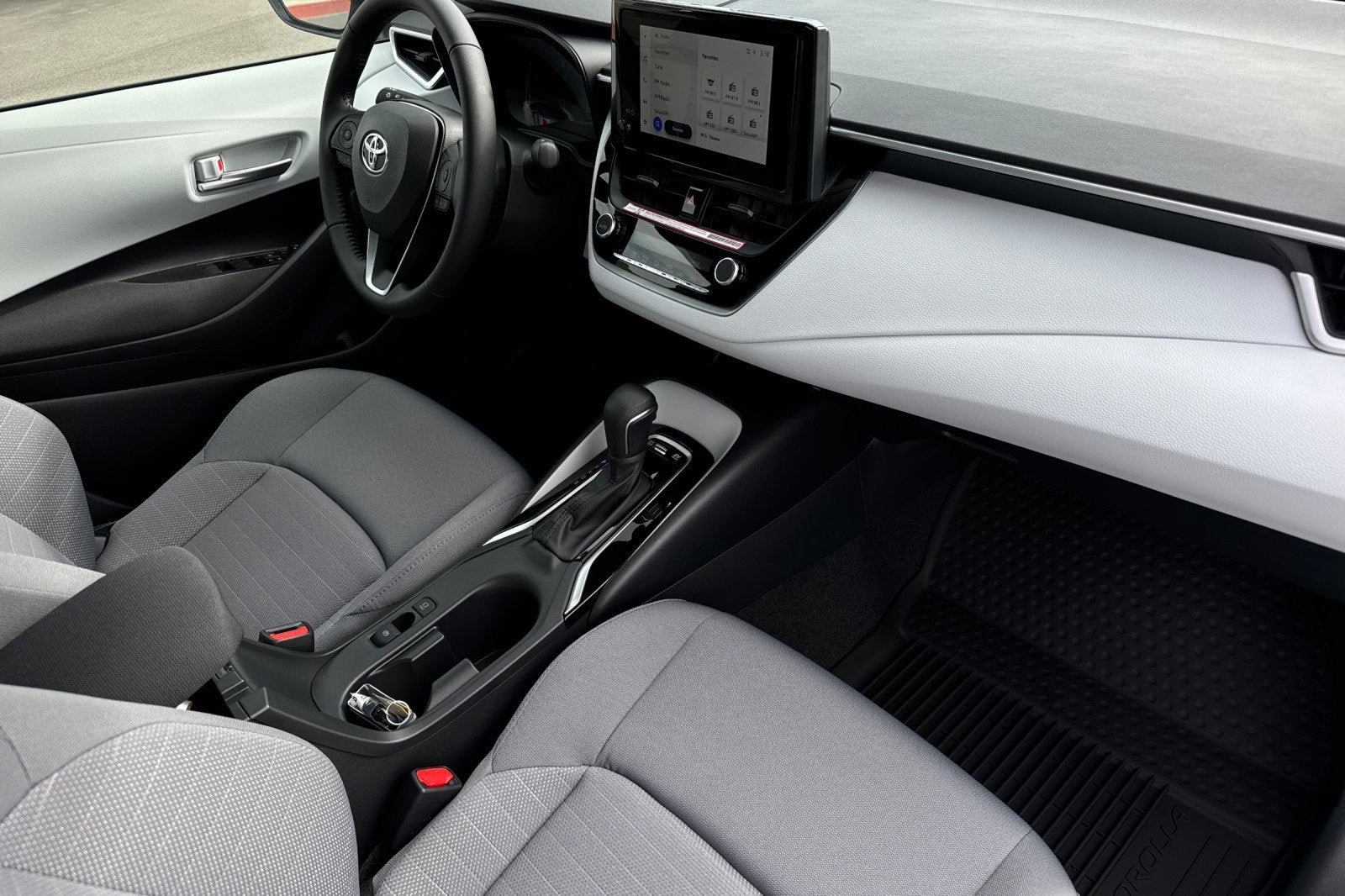 New 2026 Toyota Corolla SE FWD image 17