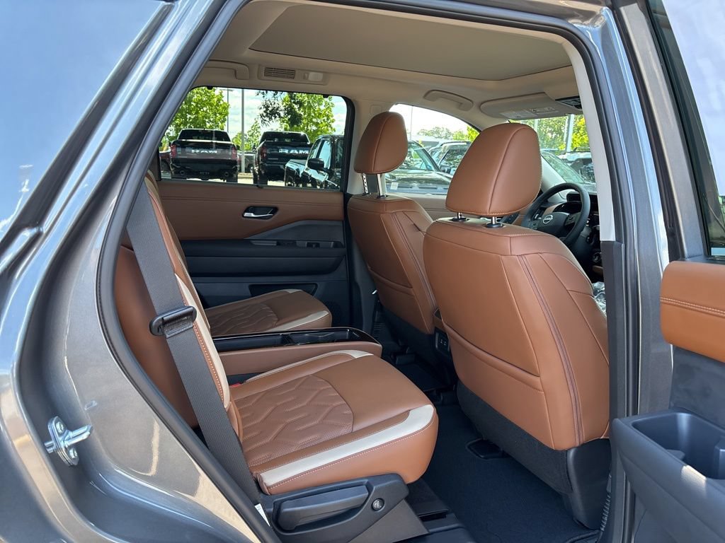 New 2026 Nissan Pathfinder Platinum AWD/4WD image 16