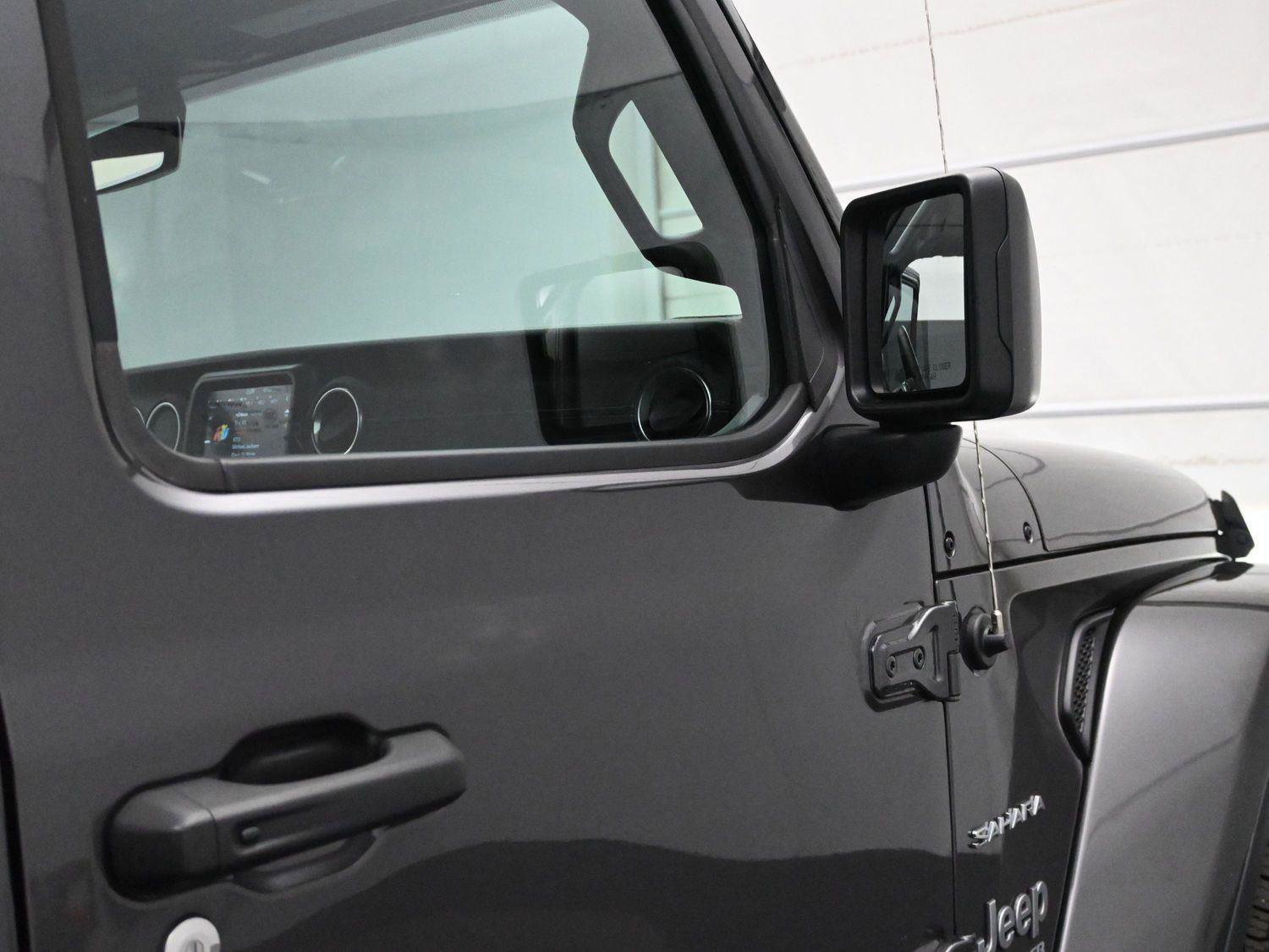 Used 2018 Jeep Wrangler Unlimited Sahara image 16