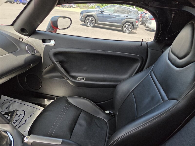 Used 2006 Pontiac Solstice Convertible w/ Premium Package RWD image 14