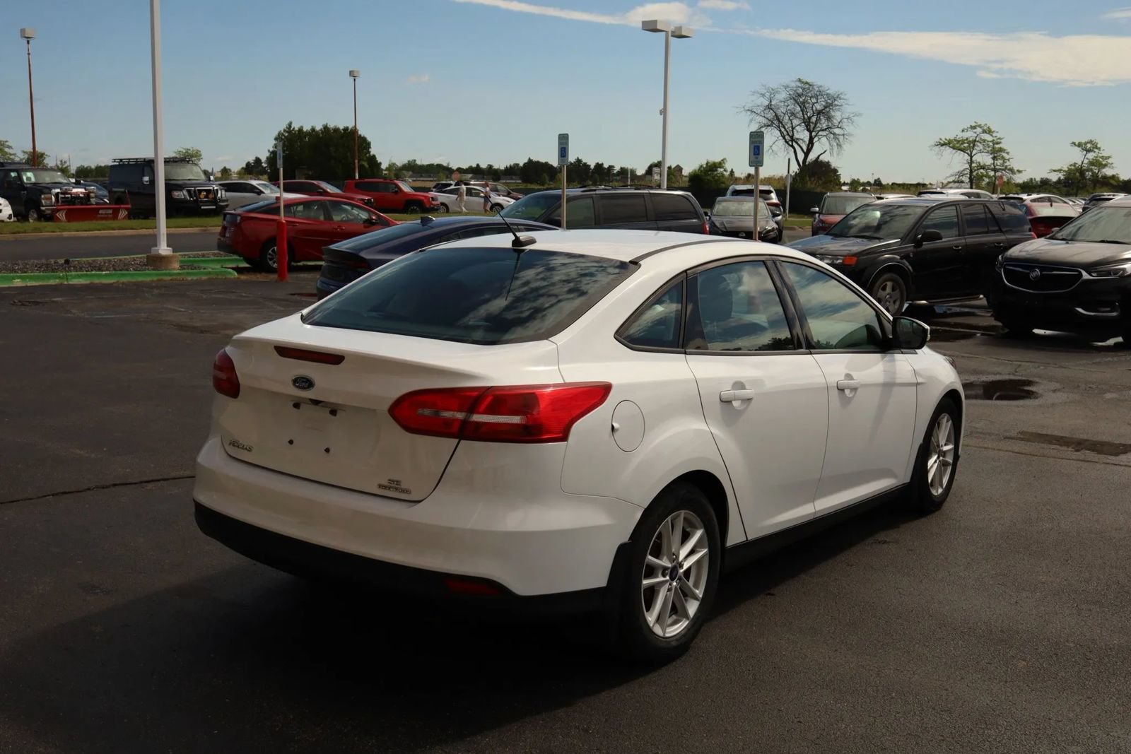 Used 2015 Ford Focus SE FWD image 5