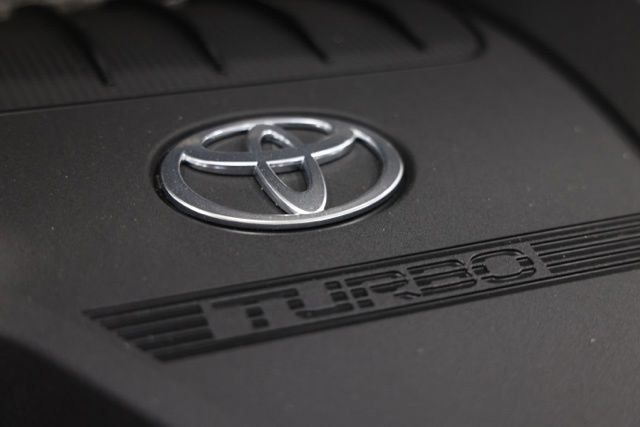 Used 2024 Toyota Highlander XSE FWD image 7