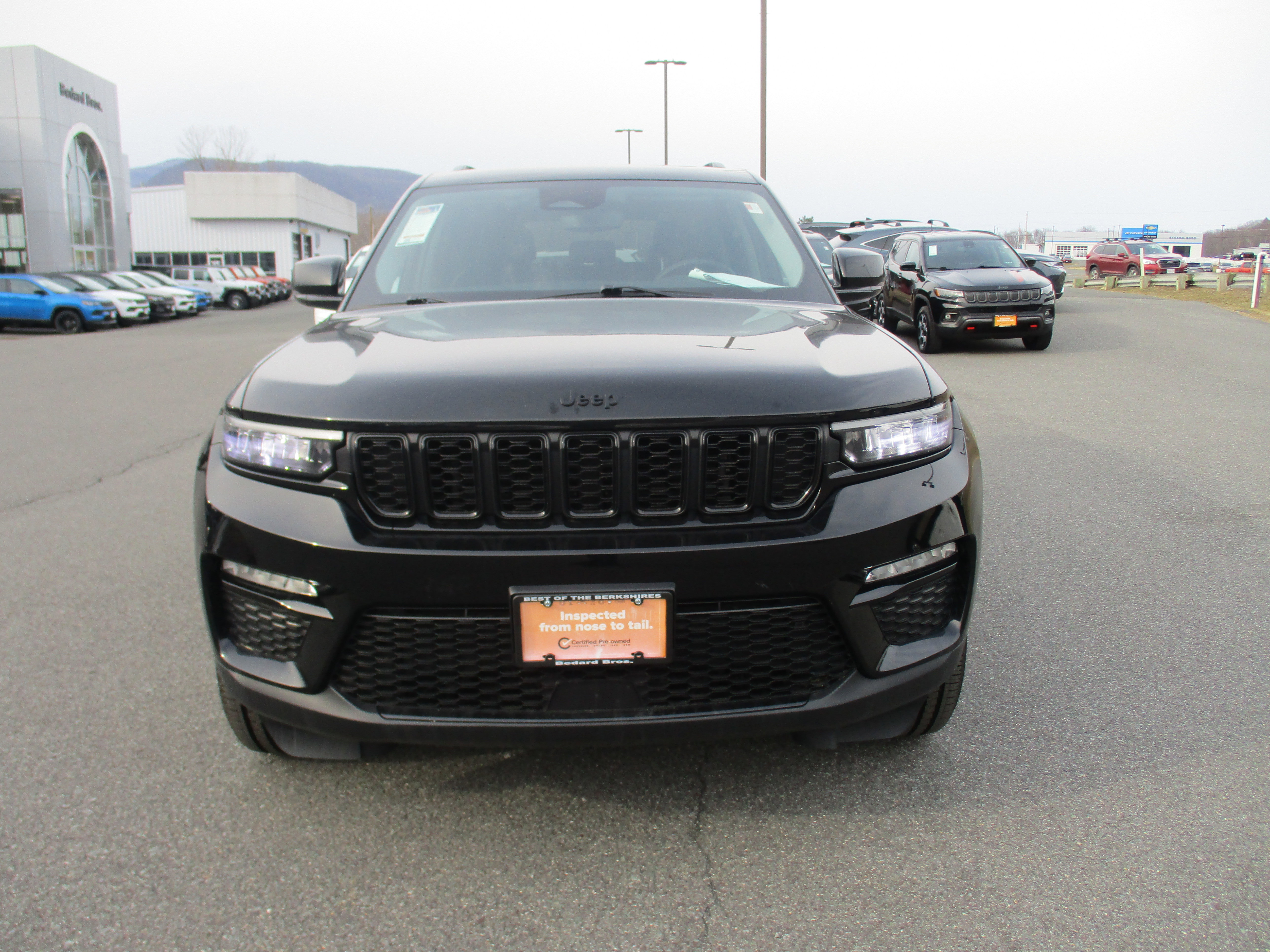 Certified 2023 Jeep Grand Cherokee Limited w/ Black Appearance Package AWD/4WD image 2