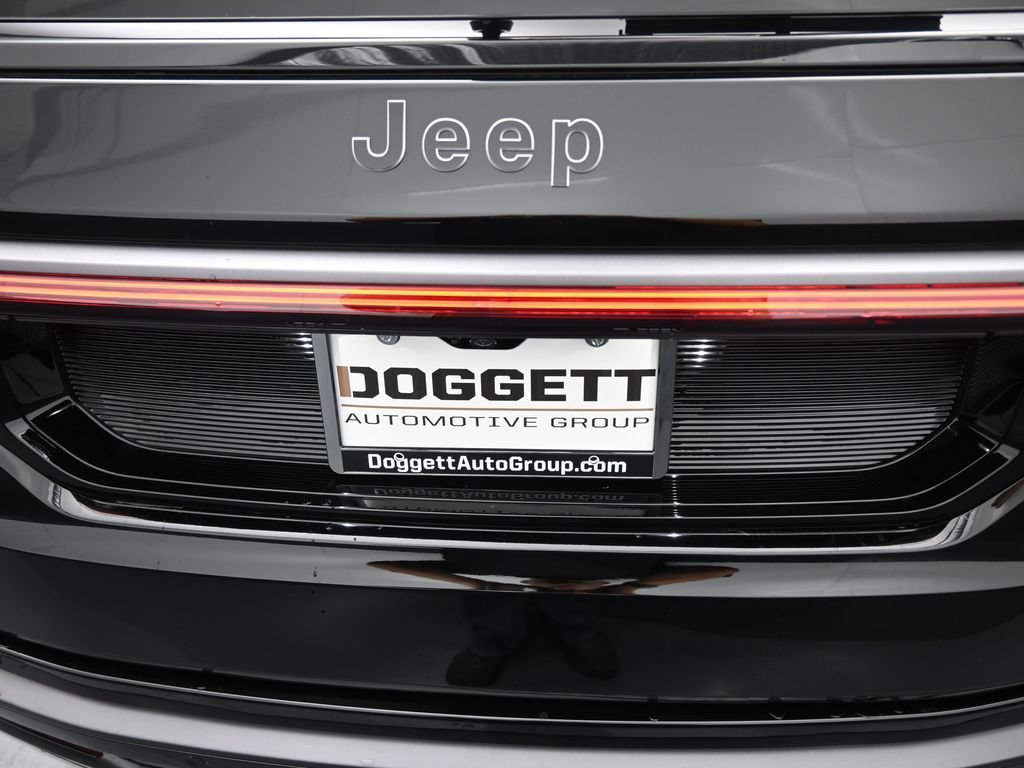 New 2026 Jeep Grand Wagoneer Limited AWD/4WD image 16