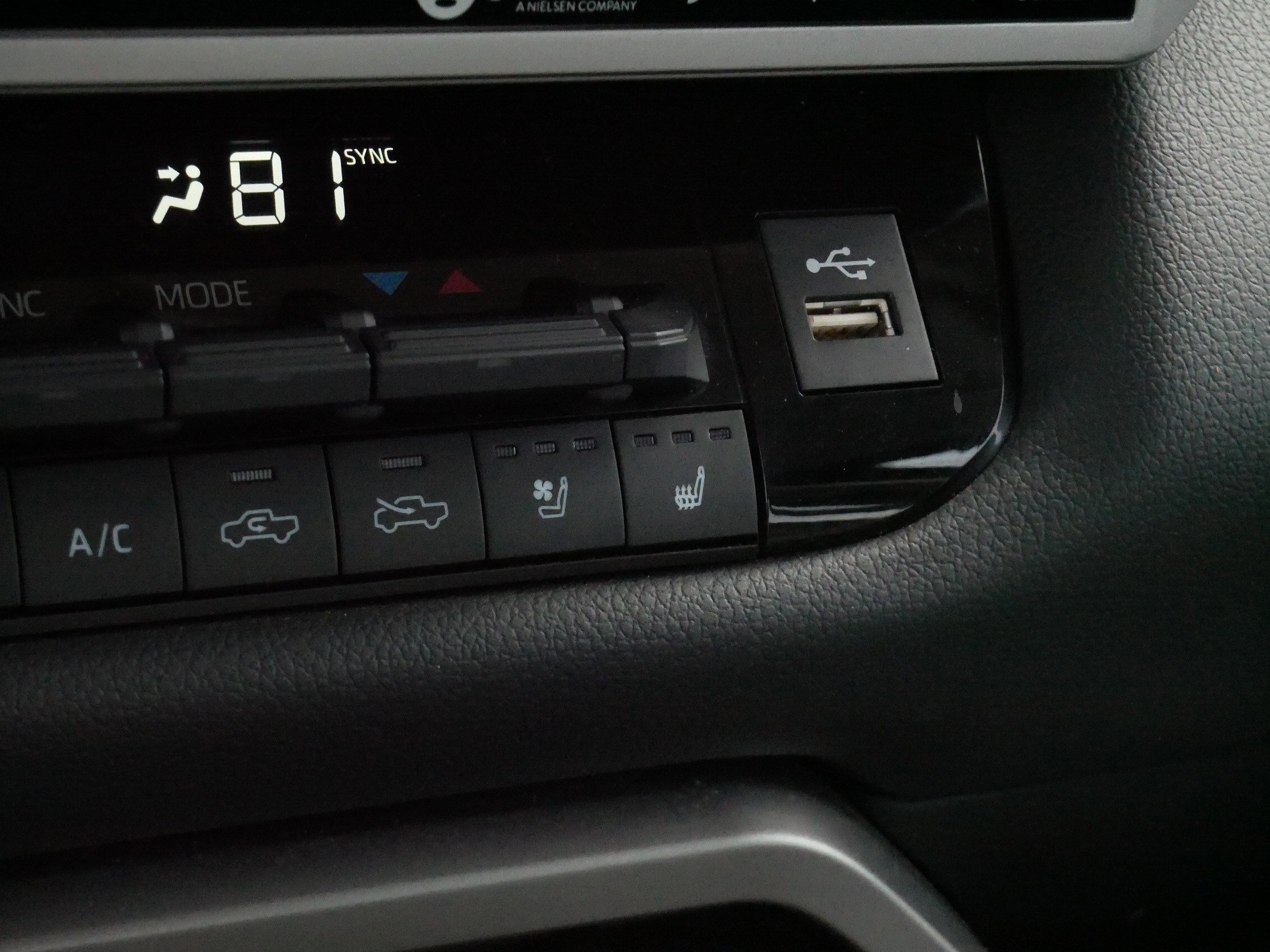 Used 2023 Toyota Tundra Limited AWD/4WD image 30